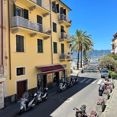 Seaview Apartment *